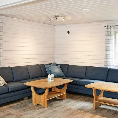 27 Person In Dyrdal-by Traum